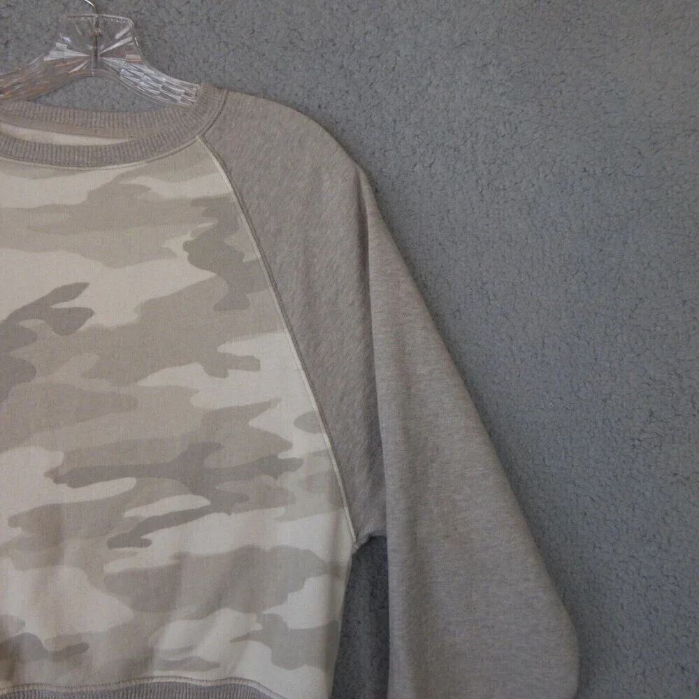 American Eagle Sweatshirt Women's XS Gray Camouflage Super Soft Long Sleeve Crop